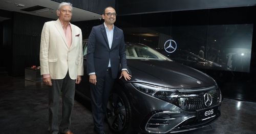 mercedes benz eqs 580 celebration edition electric luxury sedan featured mercedes benz eqs 580 celebration edition electric luxury sedan featured