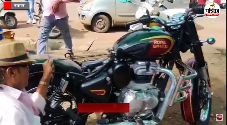 snake-in-royal-enfield