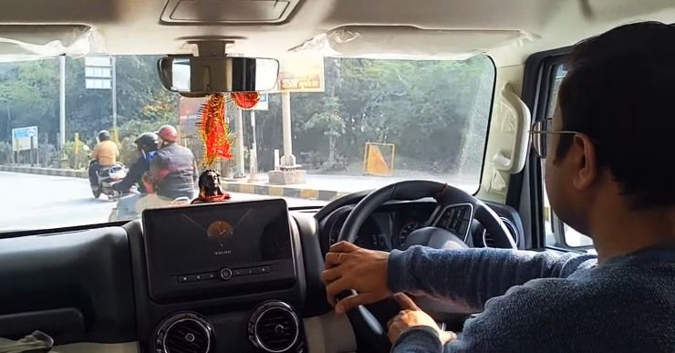 thar roxx cng driving 