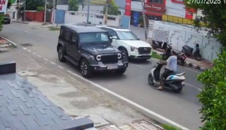 thar-roxx-driver-hits-scooter-rider