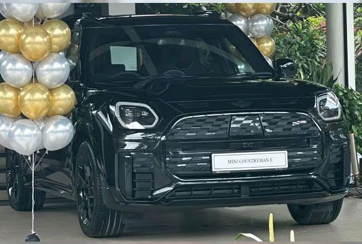 unni mukundan new mini countryman e jcw