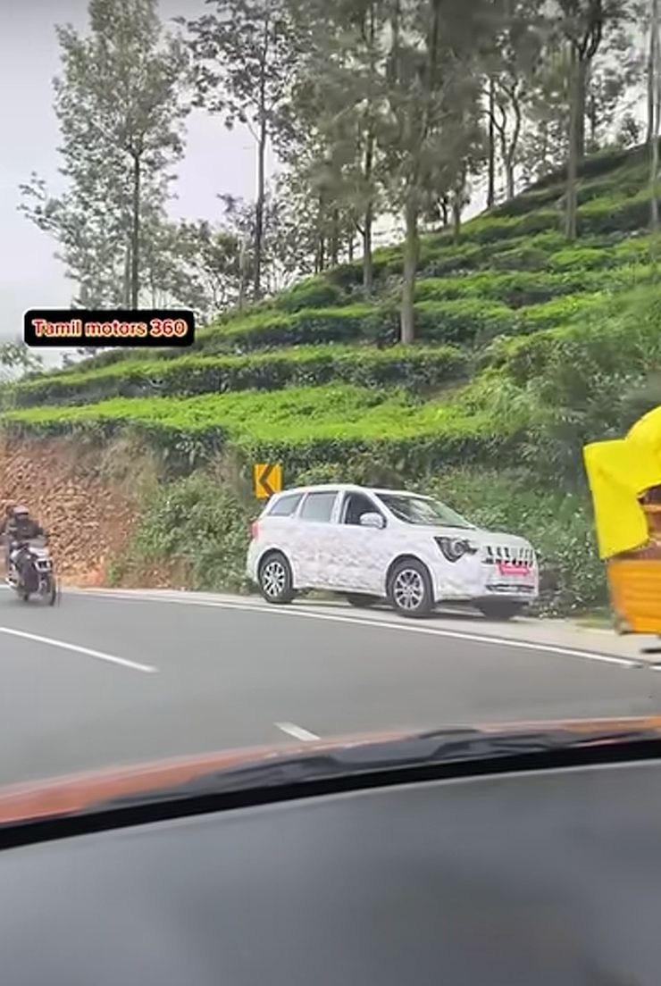 xuv700 facelift spied